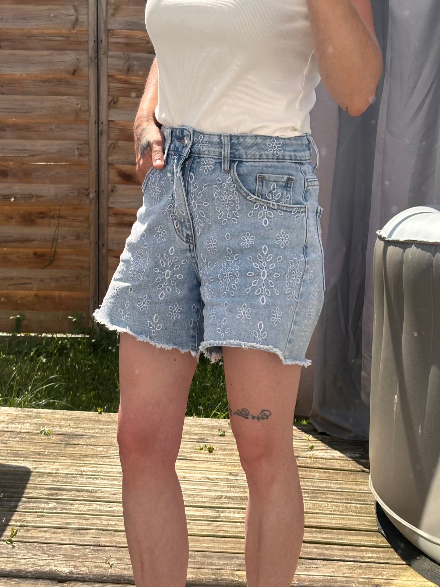 Short en broderie