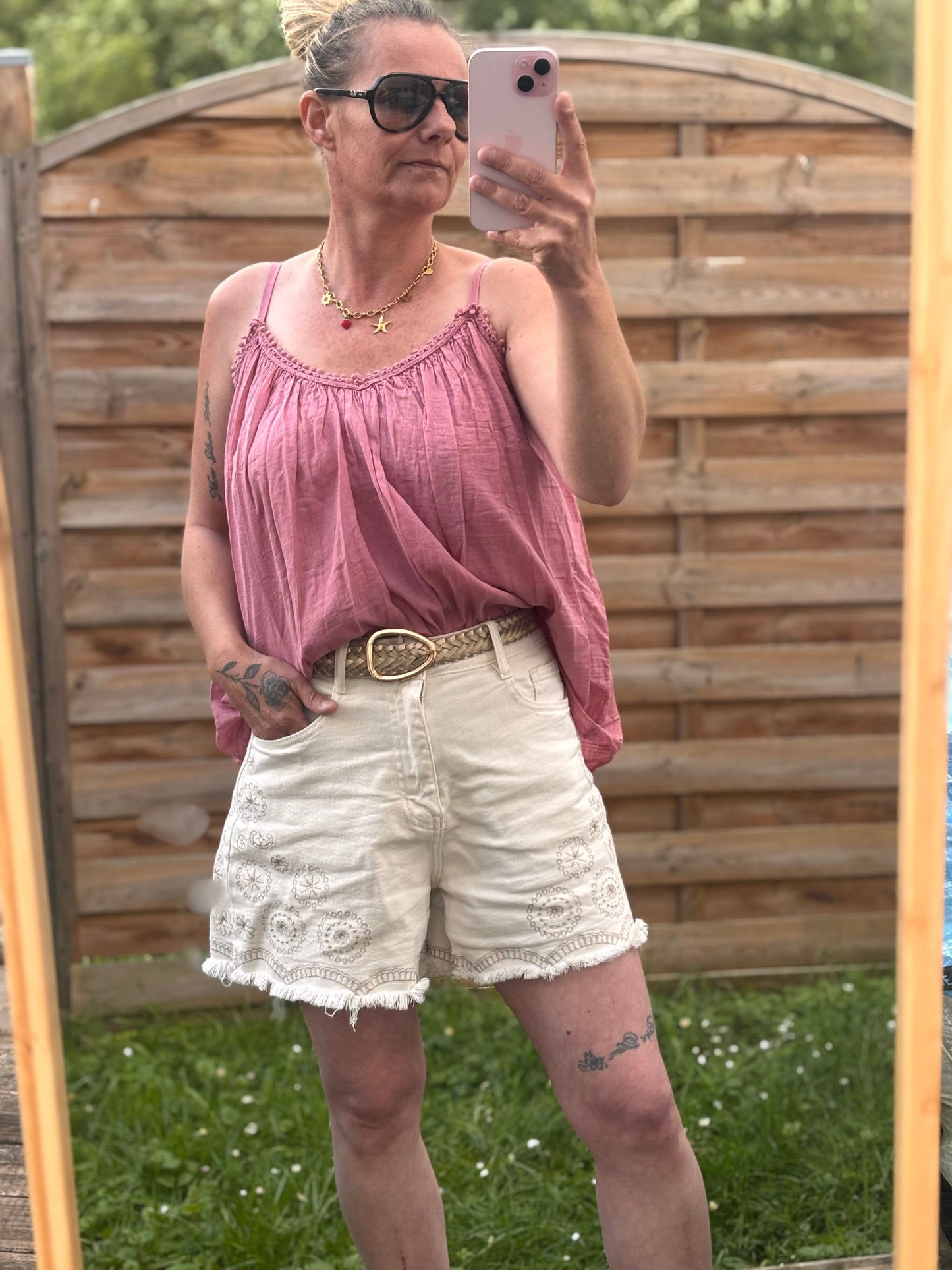 Short brodé