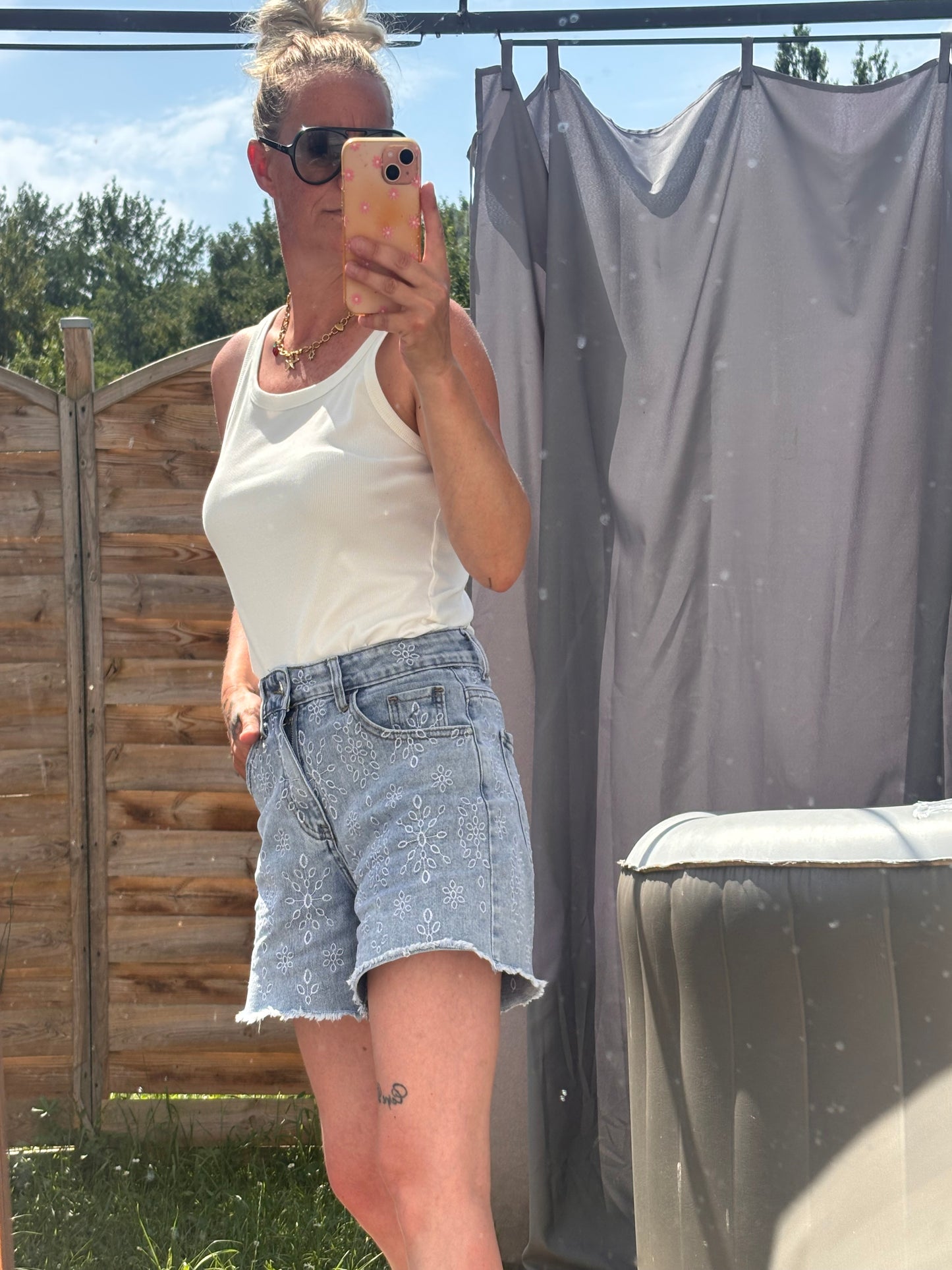 Short en broderie