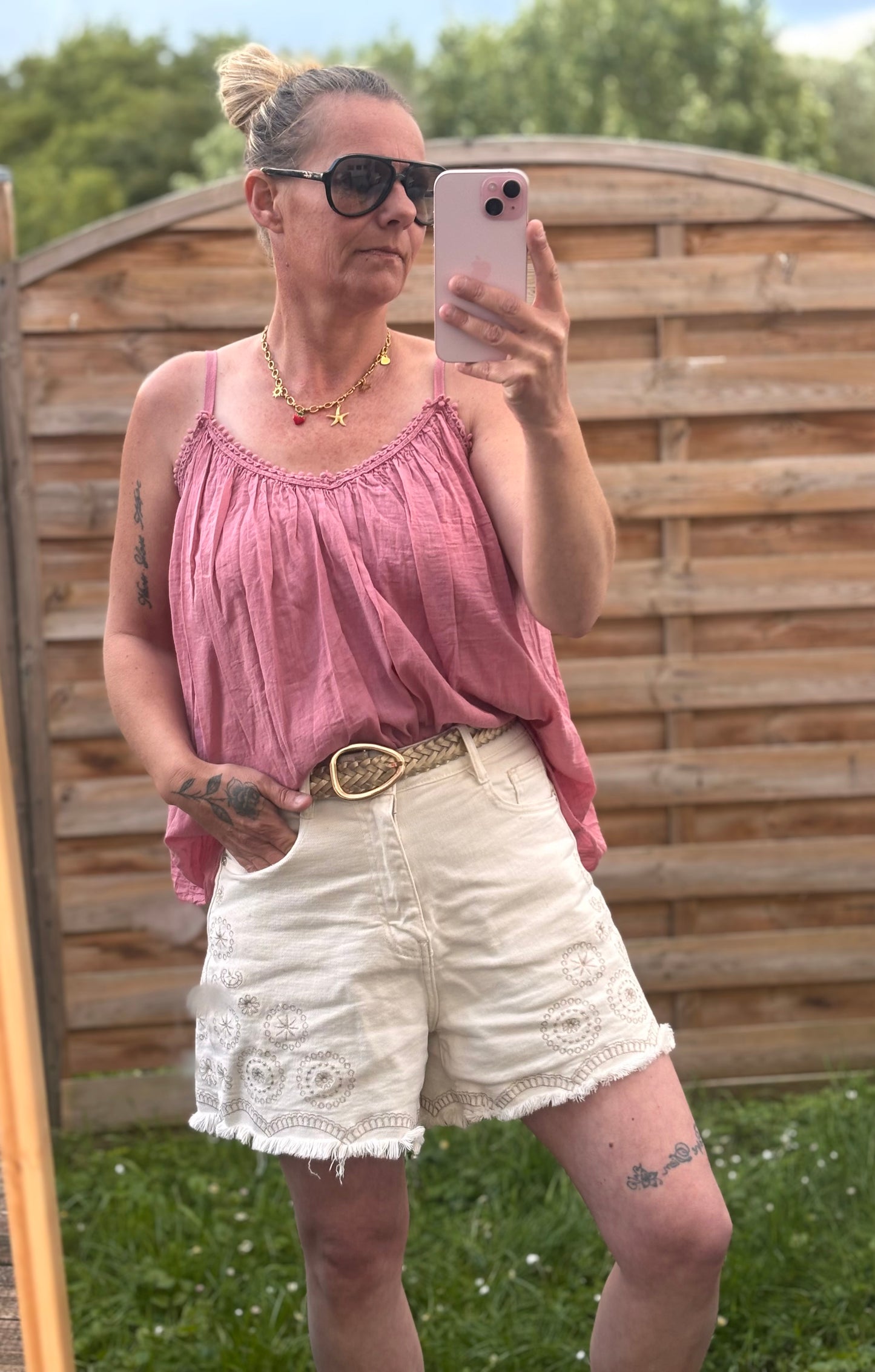 Short brodé